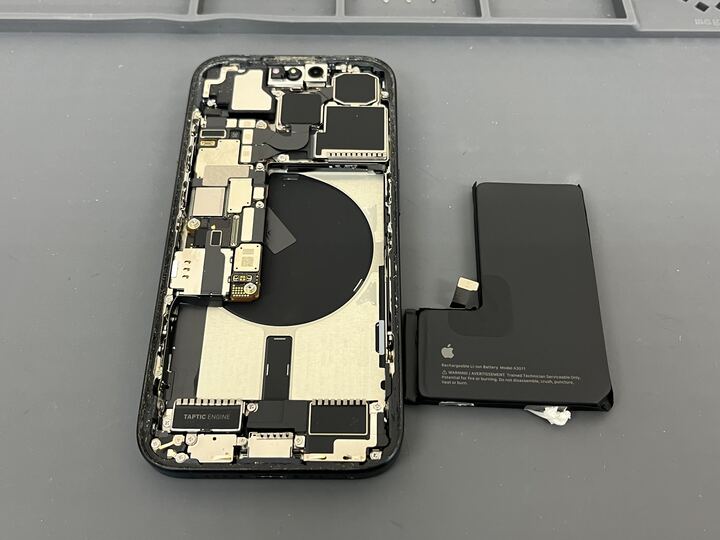 春日井市】iPhone 15 Proのバッテリー交換電池の減りが早い症状を即日